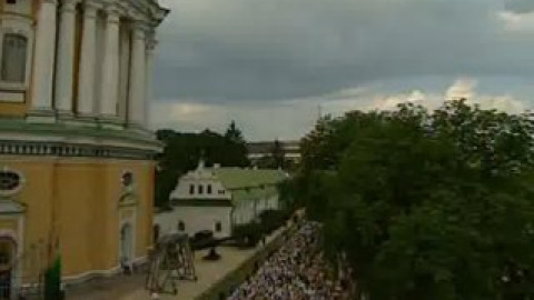 Служба началась около 9:00. Кадр Первого национального
