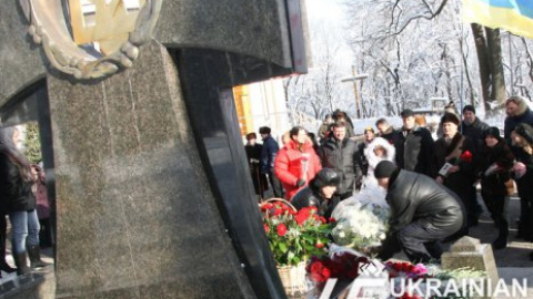 "Батьківщина" почтила память Героев Крут в Киеве