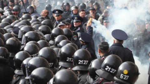 Митинг сторонников оппозиции у здания Киевсовета