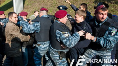 Драка свободовцев с участниками "Русского марша"