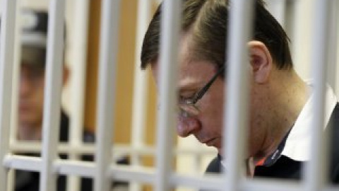 Луценко считает, что его сознательно делают инвалидом.