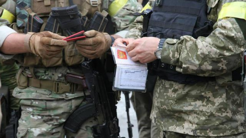 Дорога смерти-2. Новые фотографии уничтоженной бронегруппы (18+)