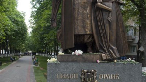 В Киеве открыли памятник гетману Пилипу Орлику