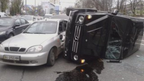 Авария произошла около 13:00 на улице Соломенской.