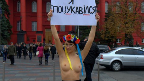 Моно-митинг движения Femen для Николая Азарова