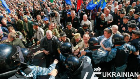 Чернобыльцы и афганцы штурмовали Раду