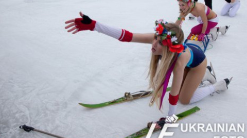 FEMEN: Коровы на льду или Ледовое позорище