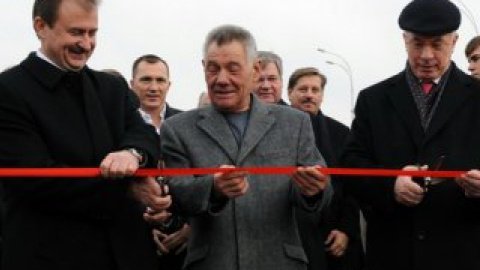 В торжественном мероприятии участвовали Азаров, Попов и Омельченко.