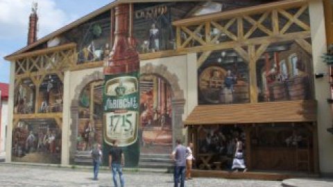 На картине изображена почти 300-летняя история пивоварни. Фото: Василий Трухан