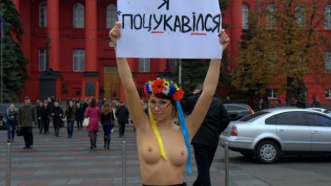 Моно-митинг движения Femen для Николая Азарова