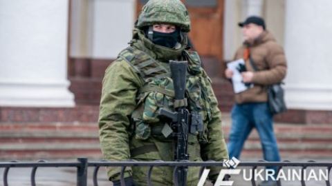 Неизвестные военные в аэропорту Симферополя