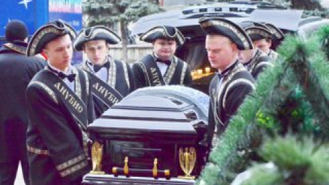 Панихида прошла в Доме офицеров.