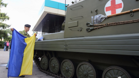 Передача санітарної евакуаційної машини Зведеній бригаді морської піхоти