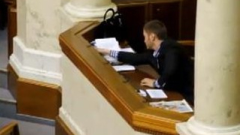 Виктор Янукович-младший голосует за других.
