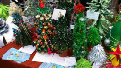 В конкурсе на лучшую самодельную ель было зарегистрировано 100 работ.