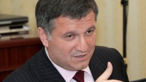 Прыгнувший из окна сотрудник Авакова обвинил его в "кугутстве".