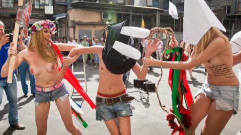 Femen провели акцию "Кроль, невиннозабиенный"