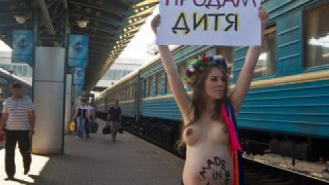 Акция призвана продемонстрировать преступный характер суррогатно-материнского бизнеса.