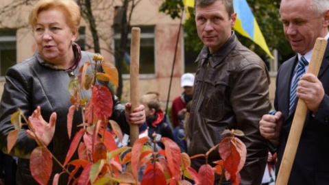​Лідери "ЗАСТУПа" у Львові висадили калинову алею в пам'ять про українських солдат, загиблих в зоні АТО