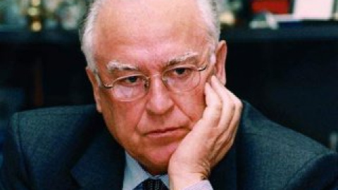 В 2002 году стал лауреатом украинской общенациональной программы "Человек года-2001".