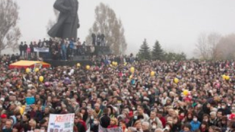 Около пяти тысяч жителей Мариуполя пришли на экологический митинг.