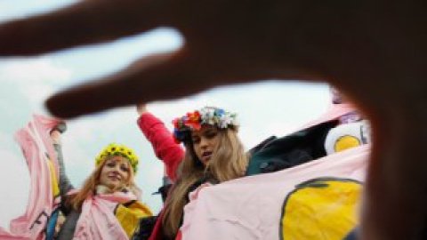 Femen подверглись нападению.