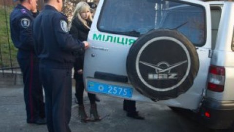 Femen намерено подать заявление в Прокуратуру на милиционеров, причинивших телесные повреждения.