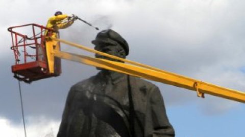 Ильич принял душ.