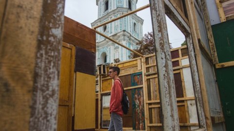 "Новостей нет, но я не верю...": на Софийской площади напомнили о пропавших без вести на Донбассе  