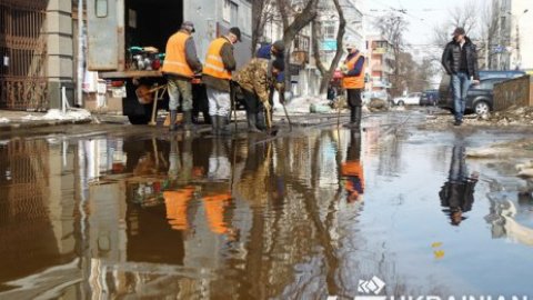 В Киеве из-за таяния снега улицы оказались под водой