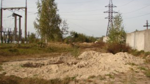 Из-за подкопа может произойти оседание грунта под подстанцией.