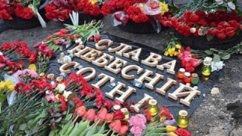 В Берлине возле украинского посольства выставили фотографии "Небесной сотни"