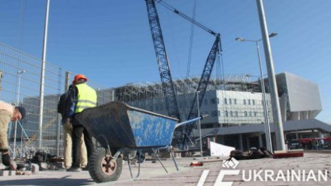 Львовский стадион пытаются достроить к открытию