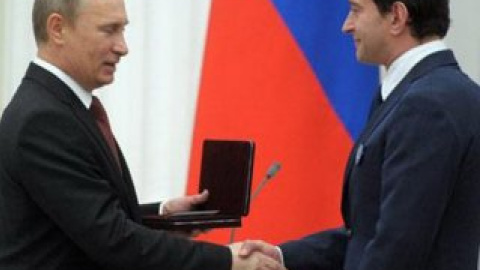 Хабенский заявил, что сам сделал этот значок. Фото со страницы фотокорреспондента "Коммерсанта" Александр Миридонов в Facebook