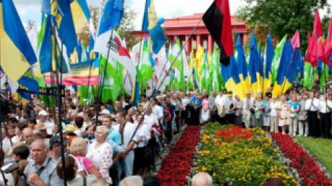 Митинг оппозиции проходит в парке имени Шевченко.