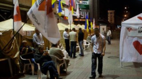 Под судом началась бессрочная акция в поддержку Тимошенко.
