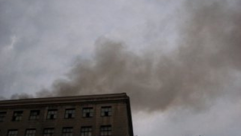 На место происшествия были направлены 17 автоцистерн и пять автолестниц.