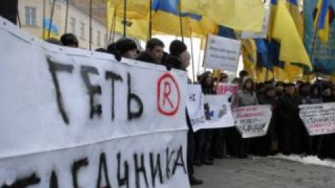 Недовольства Дмитрием Табачником продолжаются.