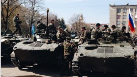 Боевики водрузили российский флаг на захваченную военную технику. Фото Максима Дондюка