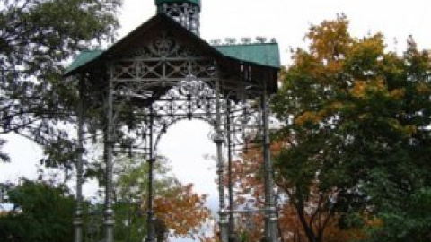 Беседка была названа в честь мецената и заводчика Василия Кокорева. Фото: архив