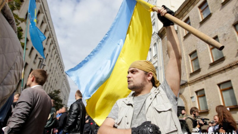 ​Мітинг під АП: люди вимагають підкріплення добровольчим батальйонам