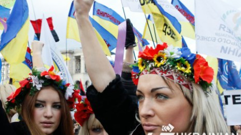 Активисток  FEMEN избили на Майдане Незалежности