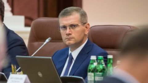 Кузьменко: Вилкул лично проводит агитацию за Януковича среди будущего электората, даже среди первоклассников.