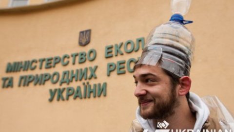 "Гости из будущего" пикетировали Минэкологии