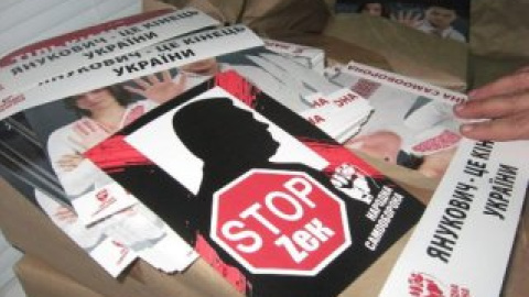 Регионалы обнаружили в офисе "Народной самообороны" 10 тонн листовок против Януковича