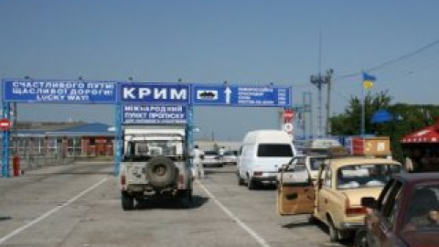 На паромной переправе "Крым - Кавказ" происходит накопление российской бронетехники