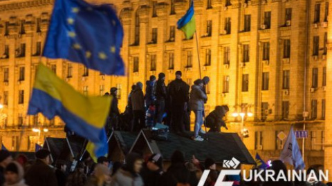 Активисты Евромайдана укрепили городок
