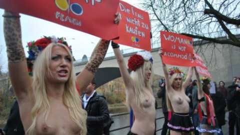 Акция женского движения Femen в Швейцарии