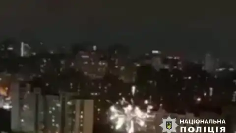 Запуск салюта в Киеве. Фото: Нацполіція