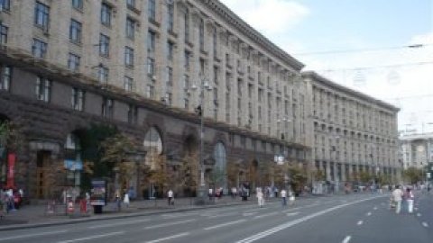 Крещатик на месяц станет пешеходной зоной.